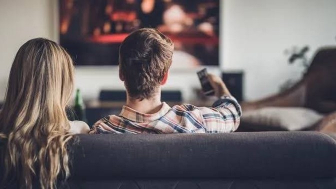 Arkadaşınızla, sevdiğinizle izlemeniz gereken filmi dayanamayıp izlediyseniz bunu ona söyler misiniz?