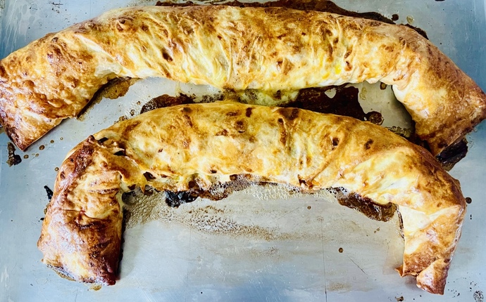 Farklı lezzetlere açık mısın? Balkabaklı cevizli tatlı börek sever misin😜🤙🏻?
