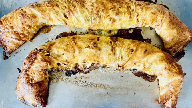 Farklı lezzetlere açık mısın? Balkabaklı cevizli tatlı börek sever misin😜🤙🏻?
