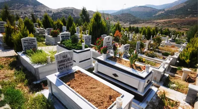 Türkiyedeki çoğu mezarlıklar❌