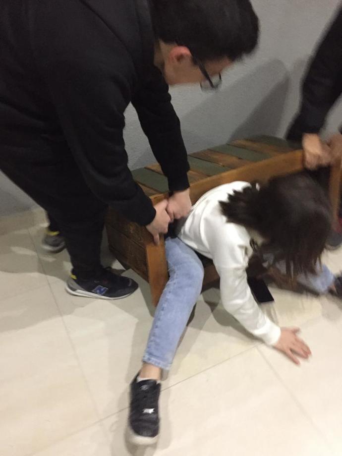 Merhabalar KS nasılsınızz? Ben kötü çünkü az önce popom sıkıştı ve arkadaşlarım beni zar zor kurtardılar sırtım çok acıyor 😂😂😂?