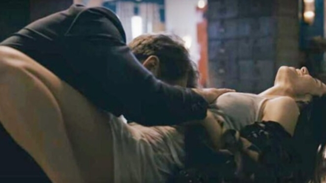 Dizi ve filmlerdeki sevişme sahneleri izleyici çekme taktiği midir?