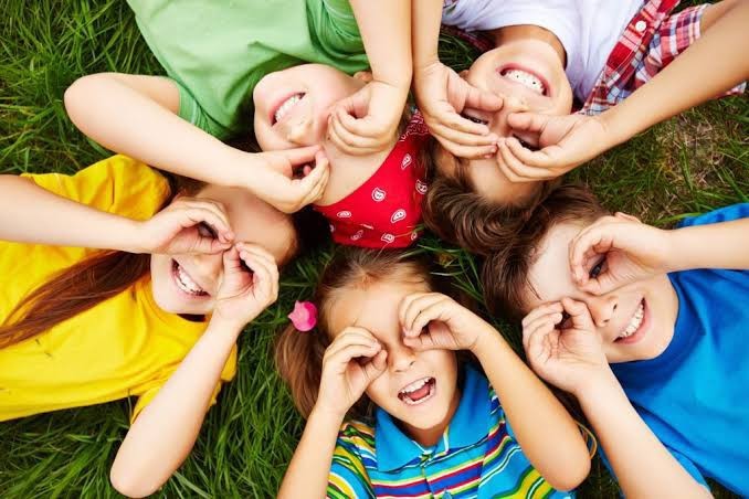 Çocukluk dönemleriniz gözünüzün önünden şöyle bir geçtiğinde ne hissediyorsunuz?