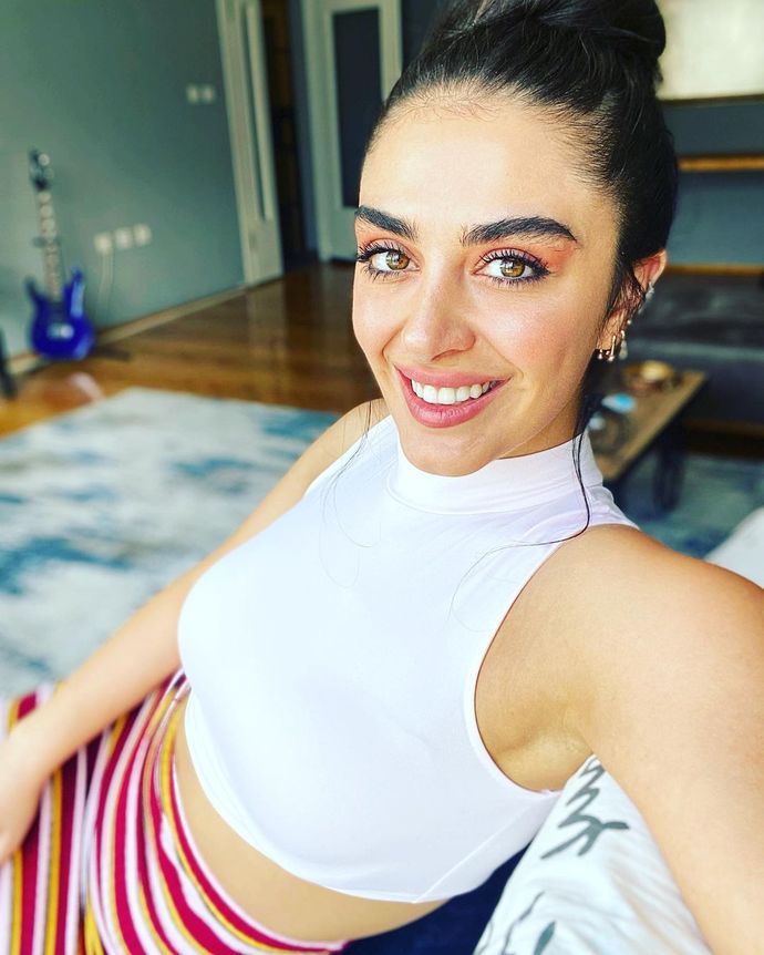 Bu kadın sizce aşırı derecede güzel mi? her erkek beğenir mi?