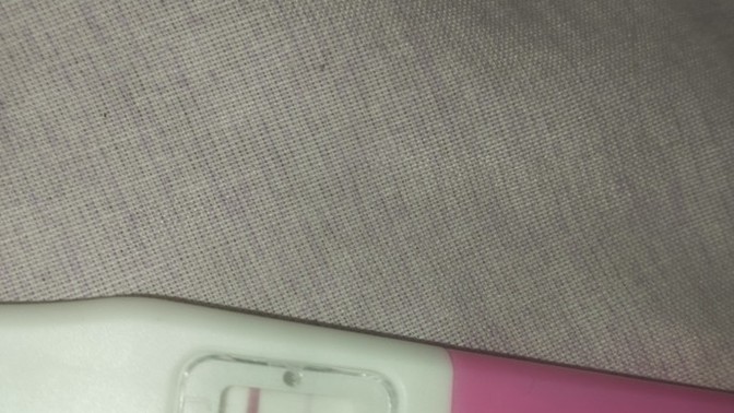 Çift çizgi var ama biri silik ne anlama geliyor sizce gebe miyim?