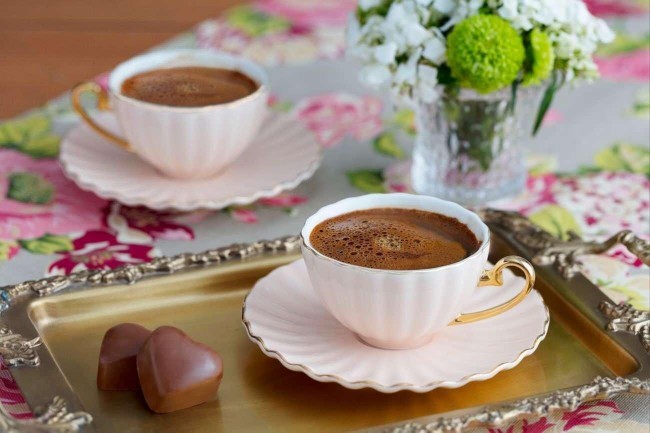 Güne enerjik başlamak için, hangi içecekler/yiyecekler tercih edilmeli?