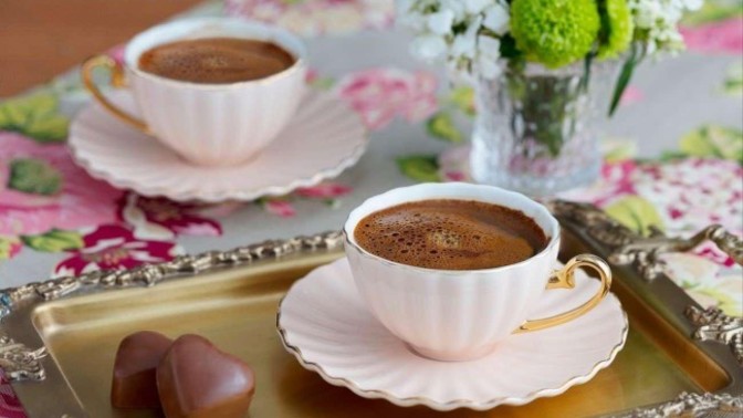 Güne enerjik başlamak için, hangi içecekler/yiyecekler tercih edilmeli?