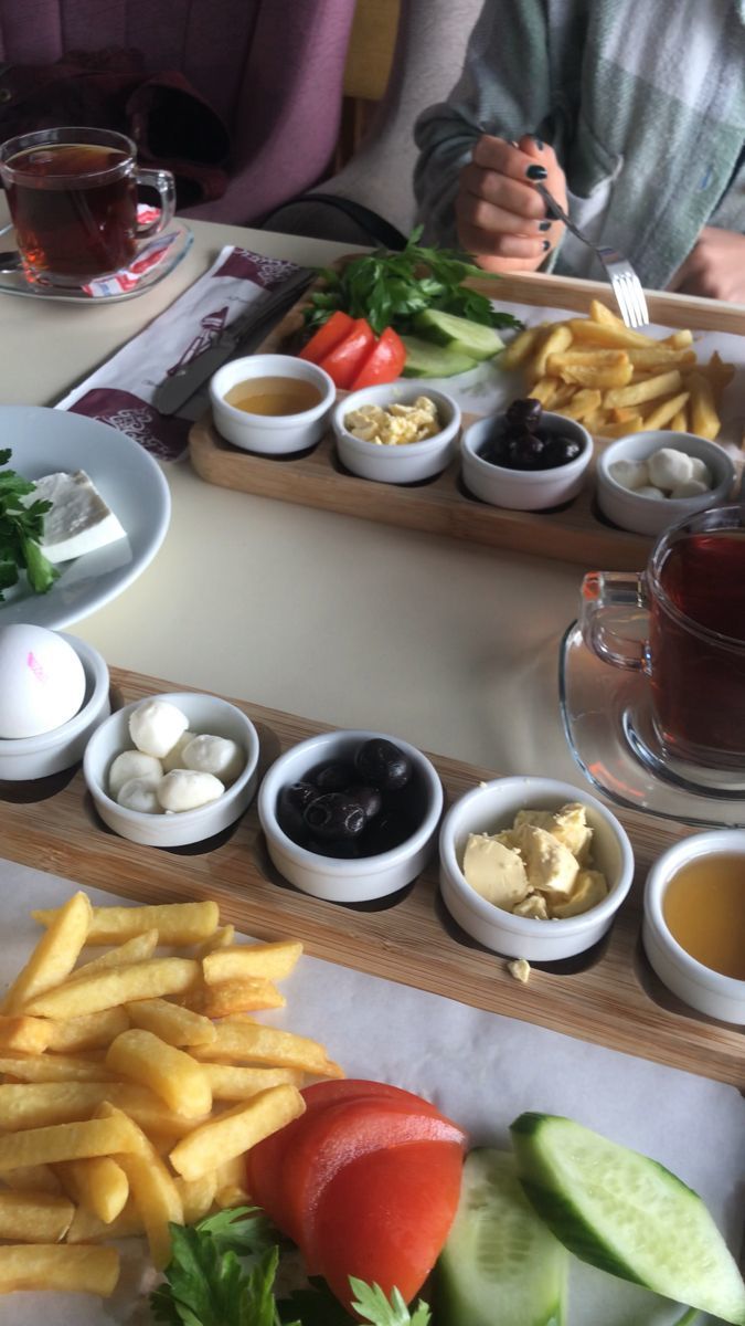 Hafta sonu kahvaltısını kiminle yapmak istersiniz?
