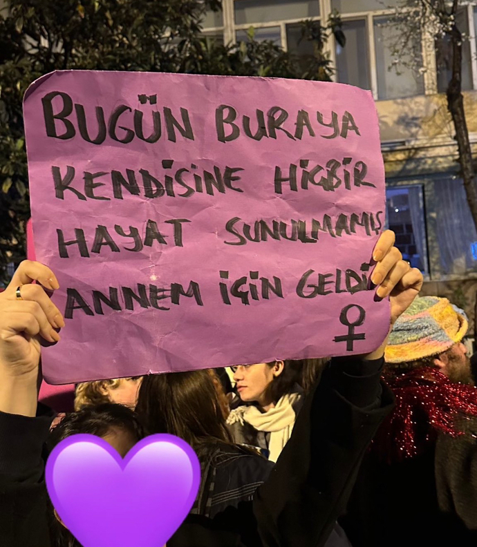 Feminist gece yürüyüşünden en beğendiğiniz pankart hangisi oldu?