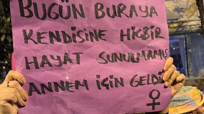 Feminist gece yürüyüşünden en beğendiğiniz pankart hangisi oldu?