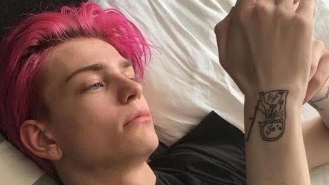 Erkeklere pembe saç yakışıyor mu?