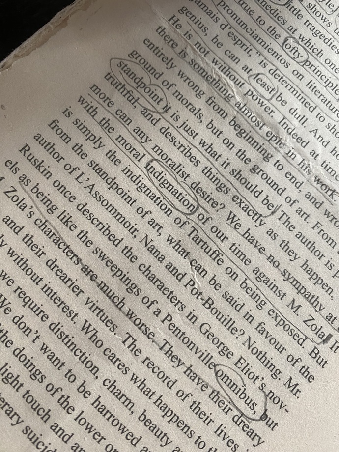 Kitap okuyor musunuz, kitaplarla aranız nasıl?