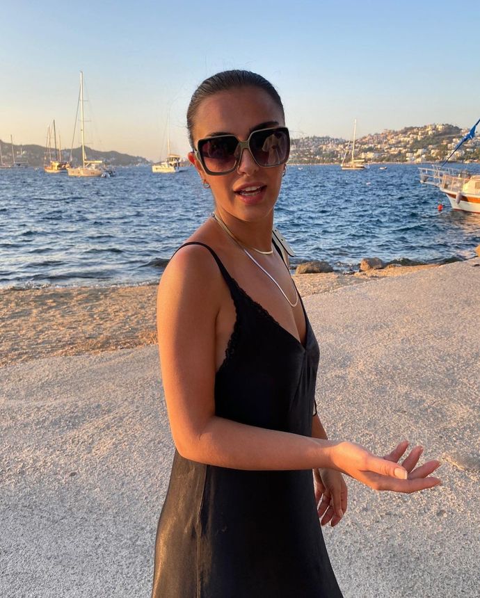 Bu kadın sizce çok seksi ve çekici mi?