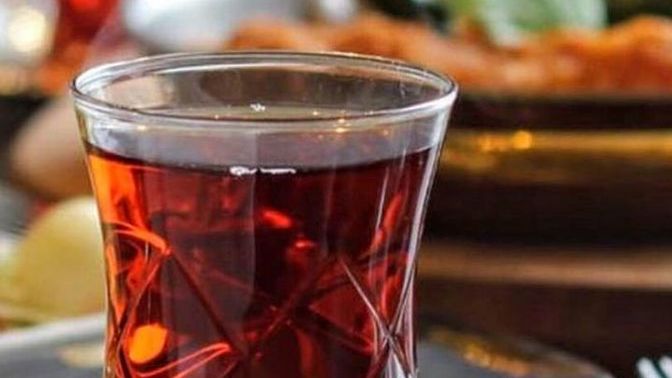 Çaya şeker atmayan insanın gereksiz tavırları nelerdir?