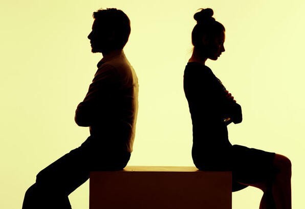 Kadınlar bir kusur işlediklerinde neden özür dileyecek kadar erdemli olamıyor?