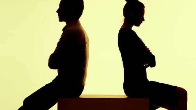 Kadınlar bir kusur işlediklerinde neden özür dileyecek kadar "erdemli" olamıyor?