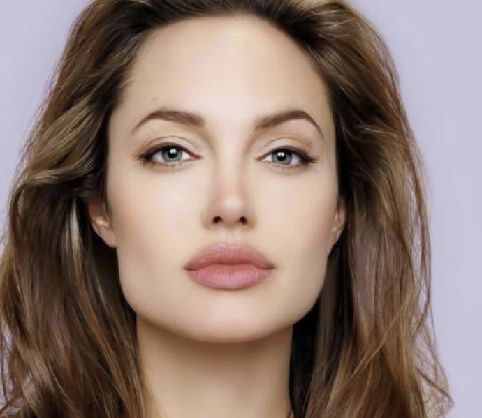 Angelina Jolie gençken nasılmış?
