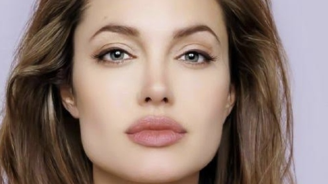 Angelina Jolie gençken nasılmış?