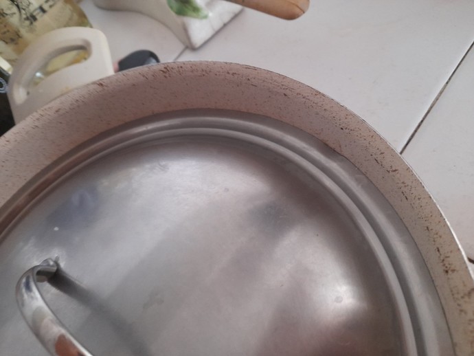 Kapak tencereye sıkıştı nasıl çıkaracağım?