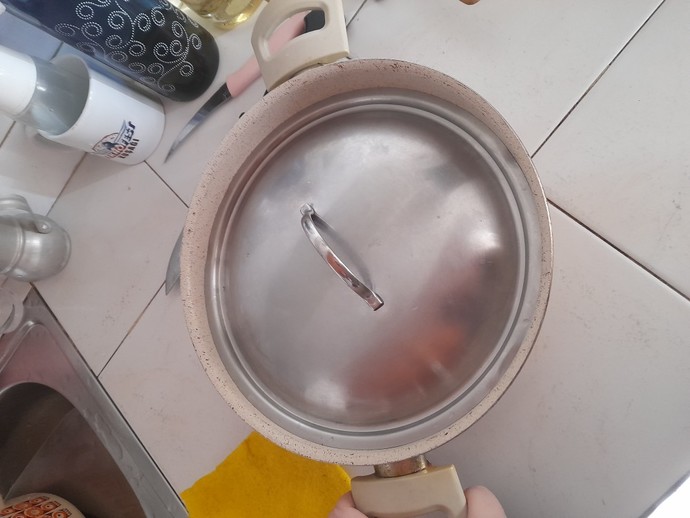 Kapak tencereye sıkıştı nasıl çıkaracağım?