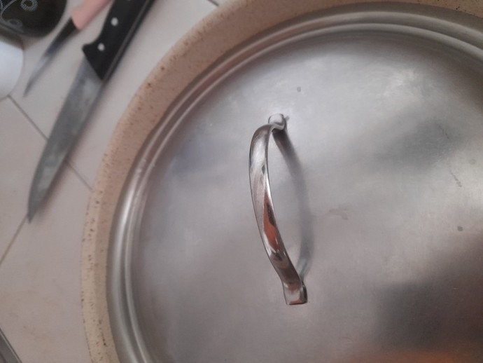 Kapak tencereye sıkıştı nasıl çıkaracağım?