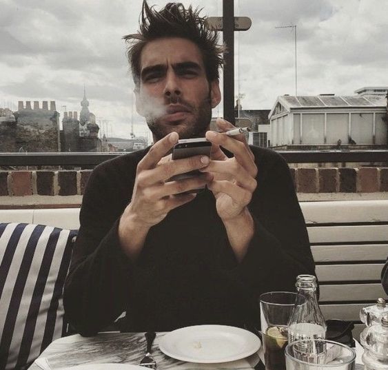 Dışarıda hiç çekinmeden tek başına yemek yiyebilir misiniz?