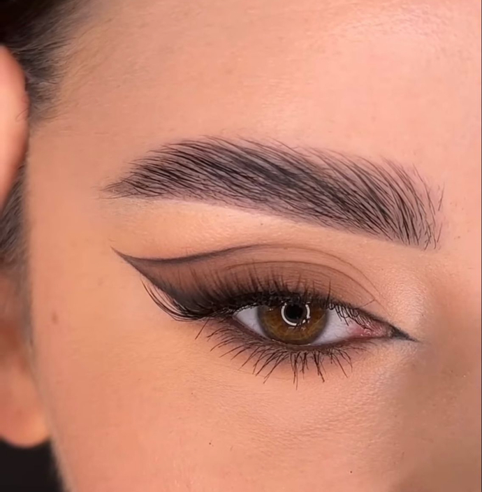 Eyelinera neden bu kadar popülerleşti olmazsa olmaz mı sizce?