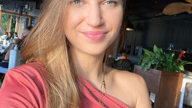 Milli Voleybolcu Meliha İsmailoğlu mu daha güzel Afra Saraçoğlu mu?