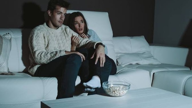 Sevgilinizle korku film izlemek hoşunuza gider mi?