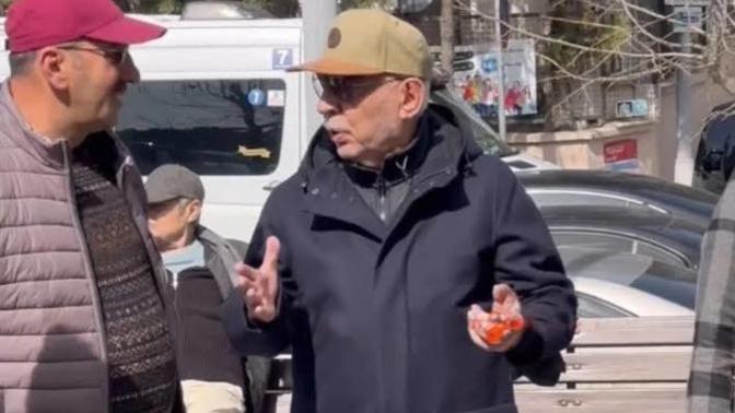 Şener Şen, Kayhan Yıldızoğlu'nun cenazesinde kendisiyle fotoğraf çekilmek isteyenlere tepki gösterdi! Tepkisinde haklı mı?