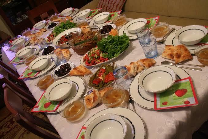 Gösterişli iftar sofraları hakkında ki düşünceleriniz nedir?