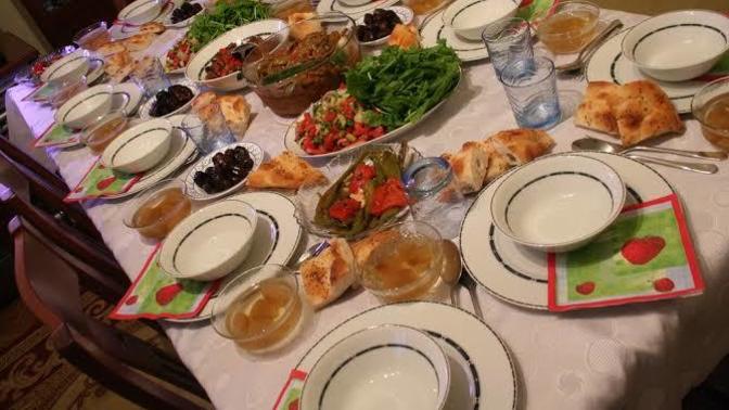 Gösterişli iftar sofraları hakkında ki düşünceleriniz nedir?