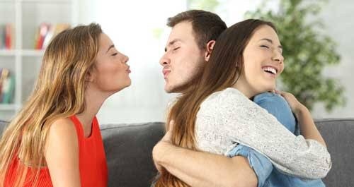 Sevdiği veya sevgilisi olduğunu bildiğiniz birisine yakınlık kurmaya çalışır mısınız?
