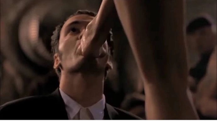 Bu bir film ama gerçek olmasını şahsen isterim siz istermiydiniz?