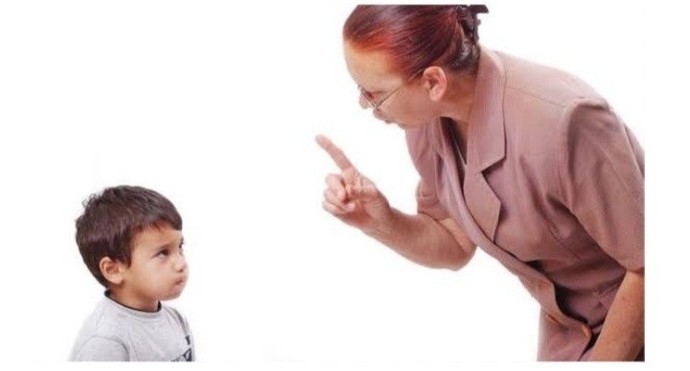 Sert öğretmen okul fobisini arttırıyor mu?