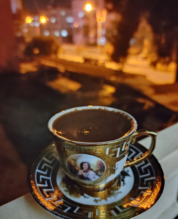 Fincandaki apla, yine başbaşa kalacağız gibime geliyor 🥲