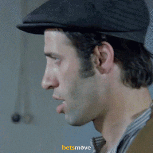 Sevgilim yanımdayken açık kızlara bakıyor?