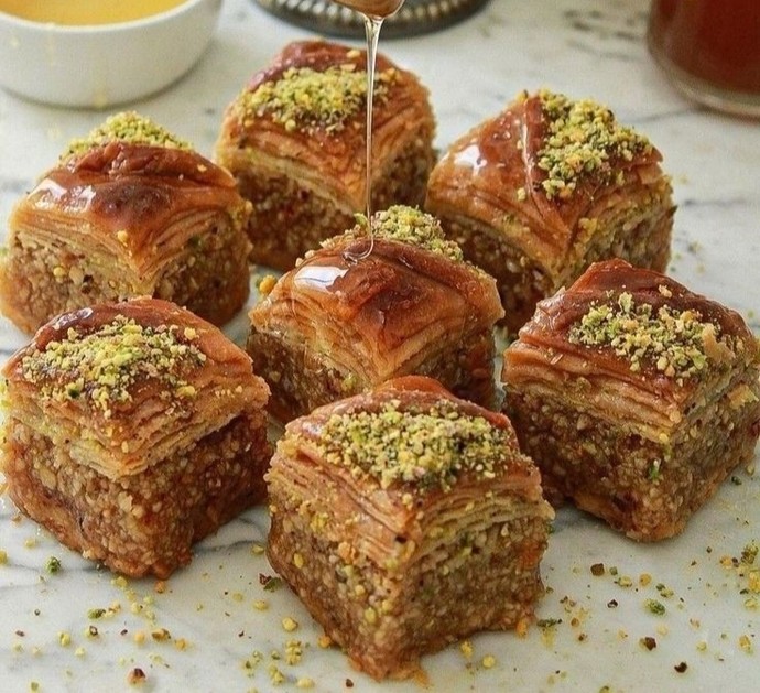 Sevdiceğinizin ailesi sizi iftara çağıracakmış giderken hangi tatlıyı götürmeyi planlıyorsunuz?