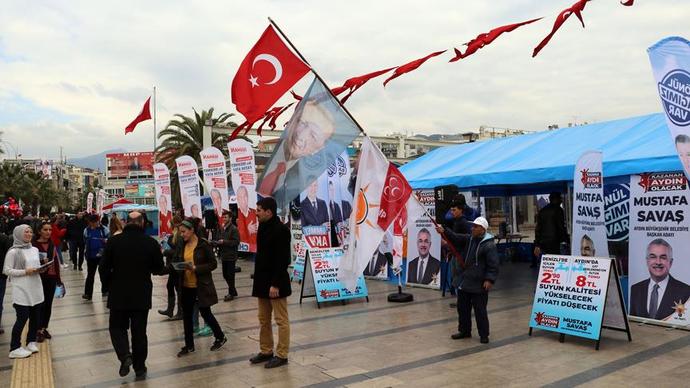 Seçim öncesi aday afişleri, kurulan stantlar ve çalan müzikler hakkında yorumunuz nedir?