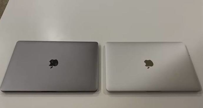 MacBook ta hangi renk sizce uzay grisi mi gümüş mü?