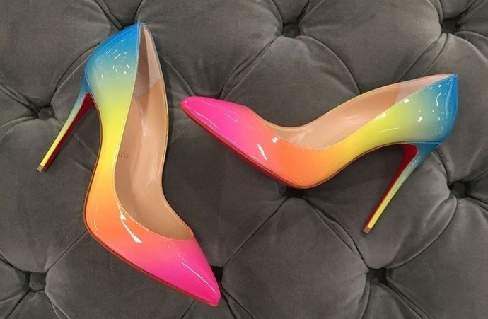 Stiletto ayakkabıda en güzel renk sizce hangisi?