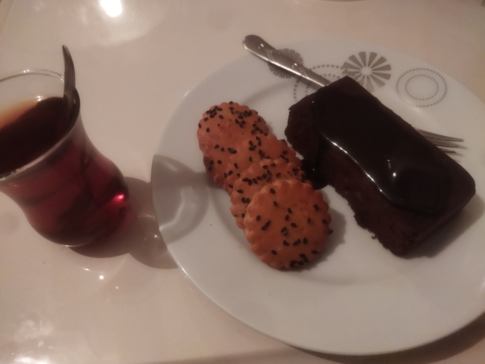 İftar sonrası tatlılar yendi mi kahveler çaylar içildi mi bakalım?