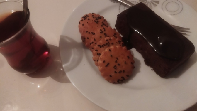 İftar sonrası tatlılar yendi mi kahveler çaylar içildi mi bakalım?