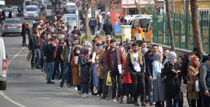 TÜİKin açıkladığı verilere göre; Türkiyede 2 milyon 525 genç ne okuyor, ne de çalışıyor. Gençlik nereye gidiyor?