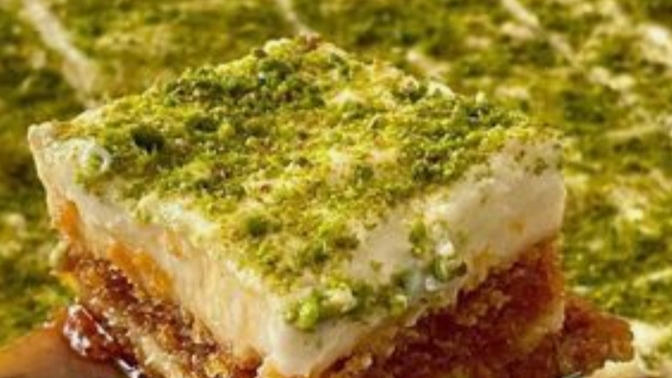 En çok sevdiğiniz tatlılar profiterol gibi daha köpüksü, yumuşak mıdır yoksa kadayıf gibi daha sert, taş gibi midir 😋?