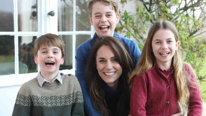 Kate Middleton teorileri çoğalmaya devam ediyor. Sizce İngiliz kraliyet ailesinin gelini Prenses Kate Middleton'a ne oldu?