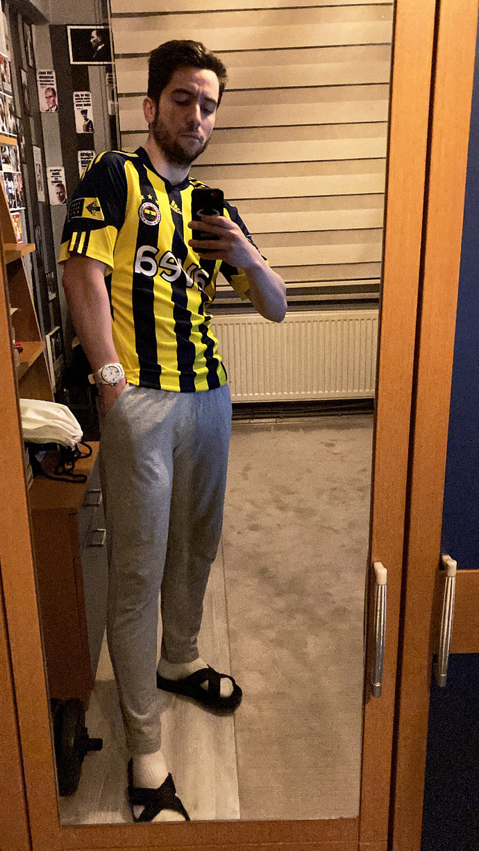 İlk buluşma için bu kombin iyi mi yoksa özensiz mi?