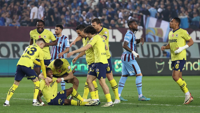 Trabzonspor 2 - Fenerbahçe 3... Müthiş maçı sarı lacivertliler son bölümde bulduğu golle kazandı! Maçı nasıl buldunuz?