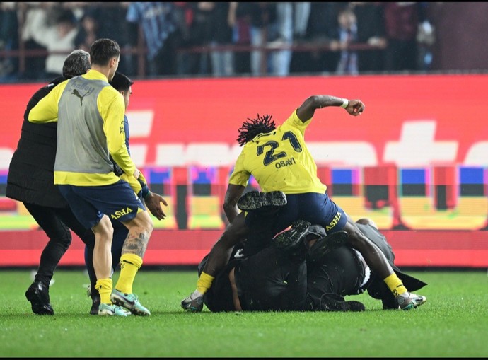 Bu ülkede ya fenerlisin ya da anti-fenerli sözü doğrumu?