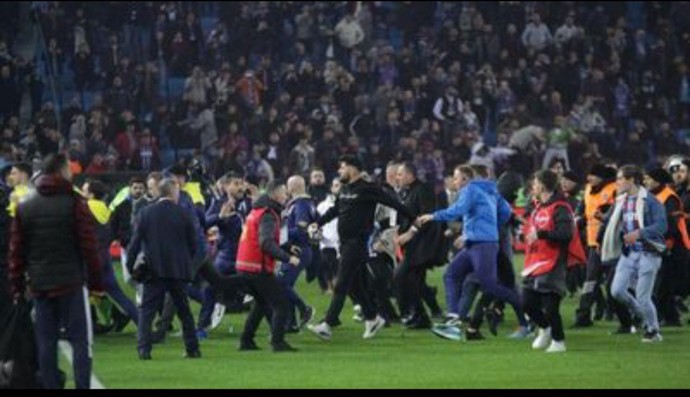 Bu ülkede ya fenerlisin ya da anti-fenerli sözü doğrumu?